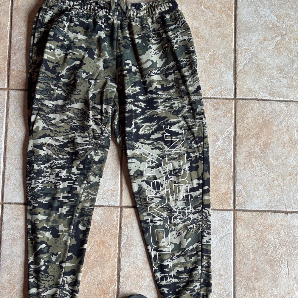 Under Armour Green Camouflage Pants